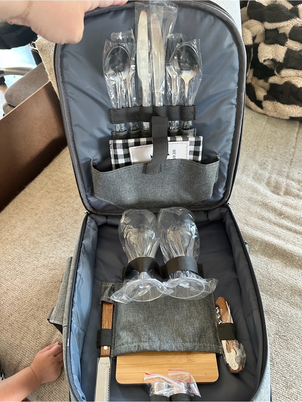 Portable Picnic Cutlery and Wine Set - Gray